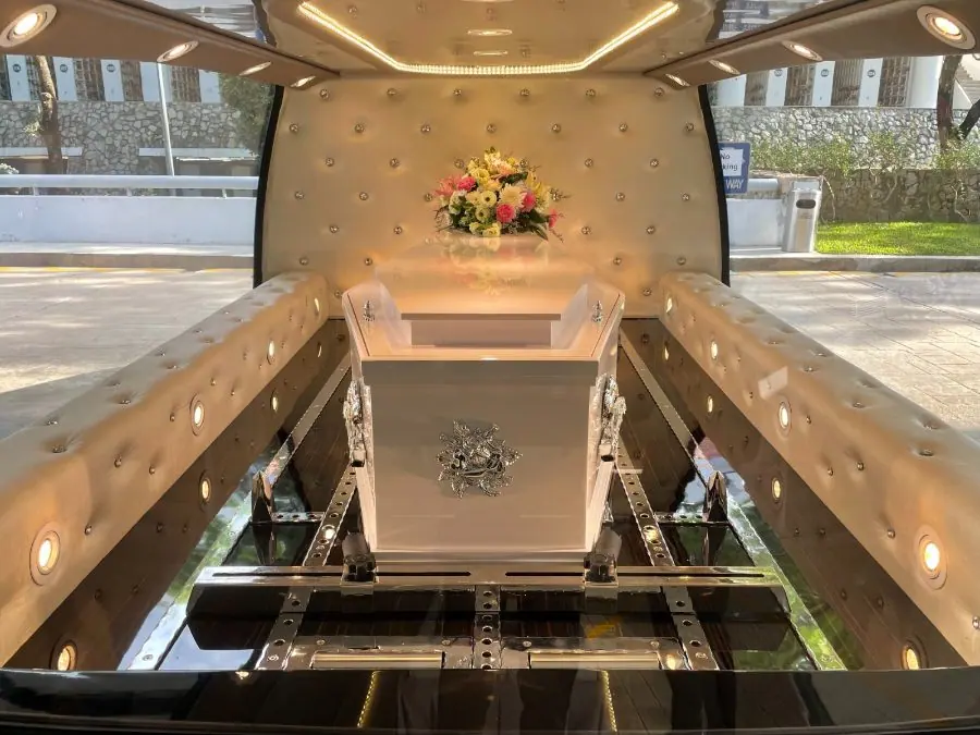 Mercedes-Benz hearse for the final journey